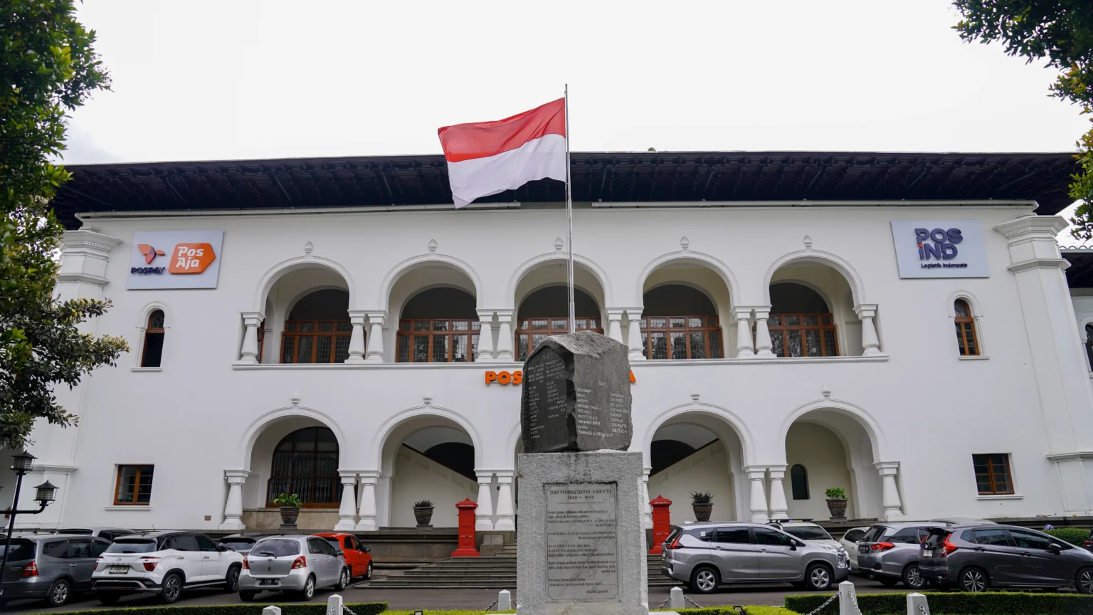 Halaman Depan Gedung Kantor Pos Indonesia. (Sumber: Pos Indonesia)