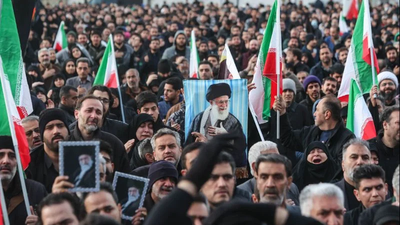 Iran gelar pemakaman mantan pemimpin tertinggi Ali Khamenei dengan jutaan pelayat hadir.