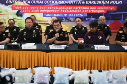 Konferensi pers penangkapan pilot Malaysia yang kedapatan bawa narkoba.