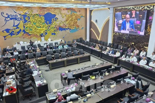 Menteri HAM Natalius Pigai dalam rapat bersama Baleg DPR di Kompleks Parlemen, Jakarta, 15 Juli 2026.