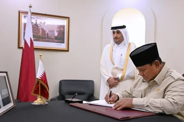 Presiden RI Prabowo Subianto mendatangi Kedutaan Besar atau Kedubes Qatar di Jakarta, Rabu, 15 Juli 2026.