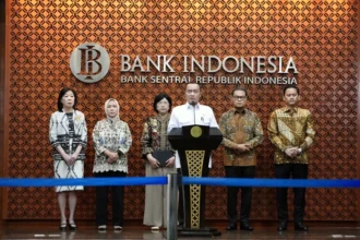 Menteri Sekretaris Negara Prasetyo Hadi dalam konferensi pers pengunduran diri Gubernur Bank Indonesia Perry Warjiyo, Senin, 27 Juli 2026.