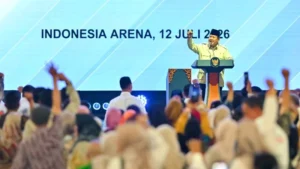 Presiden Prabowo Subianto menyampaikan sambutannya saat puncak peringatan Hari Koperasi Nasional ke-79 di Indonesia Arena, Gelora Bung Karno, Jakarta, Minggu (12/7).