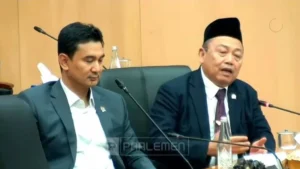 Rapat Dengar Pendapat Komisi XII DPR bersama perwakilan masyarakat adat Dayak dari Kalimantan Tengah.