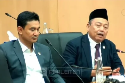Rapat Dengar Pendapat Komisi XII DPR bersama perwakilan masyarakat adat Dayak dari Kalimantan Tengah.