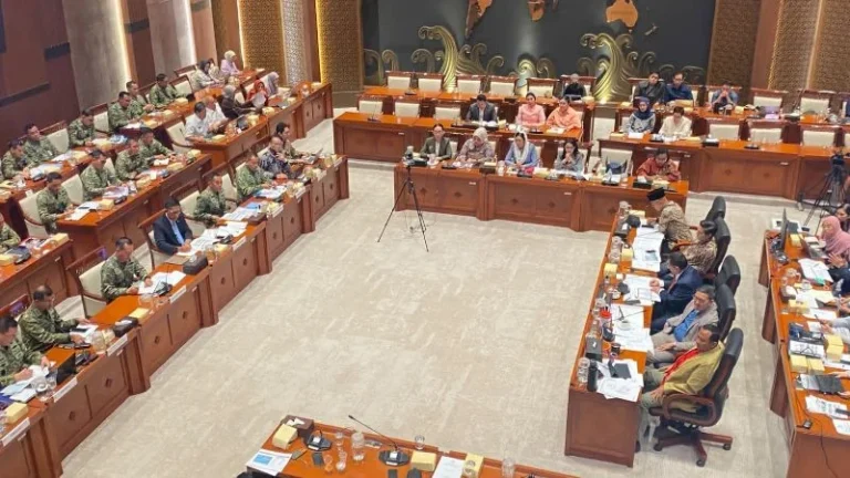 Kementerian Pertahanan rapat kerja dengan Komisi I DPR.