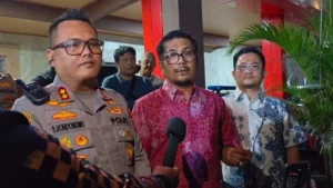 Perseteruan antara petugas satpam bernama Fiktor Harefa (27) dengan seorang sopir mobil Toyota Alphard berujung damai.