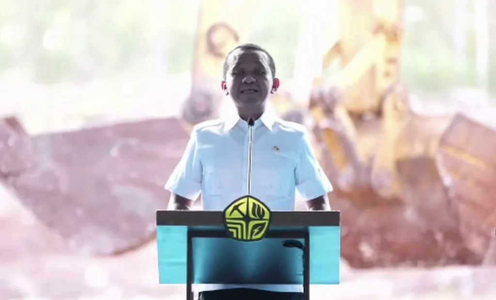 Menteri Energi dan Sumber Daya Mineral (ESDM) Bahlil Lahadalia saat groundbreakin g Proyek Abadi Masela. (Sumber: YT BPMI)