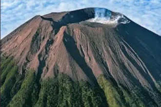 Gunung Slamet merupakan gunung berapi tertinggi di Jawa Tengah