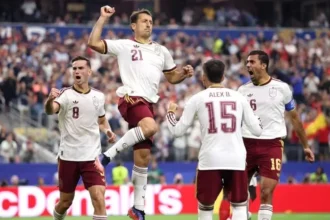 Pemain Timnas Spanyol selebrasi usai cetak gol ke gawang Prancis.