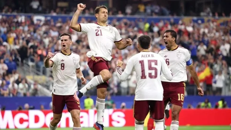Pemain Timnas Spanyol selebrasi usai cetak gol ke gawang Prancis.