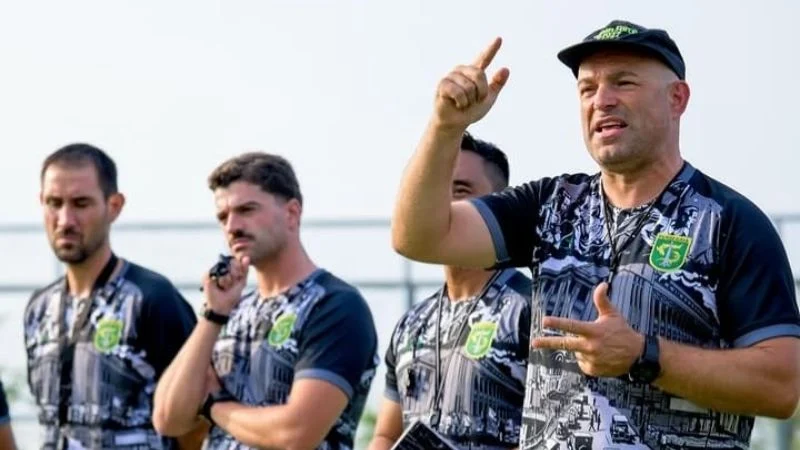 Pelatih Persebaya Surabaya Bernardo Tavares.