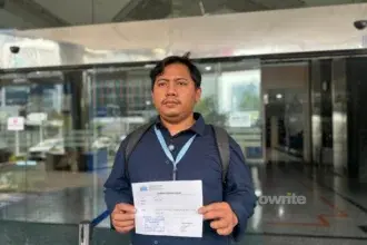 Divisi Hukum Investigasi Indonesia Corruption Watch (ICW) Azhim.