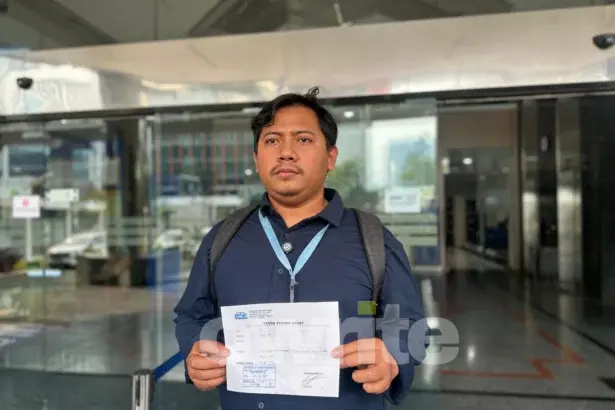 Divisi Hukum Investigasi Indonesia Corruption Watch (ICW) Azhim.