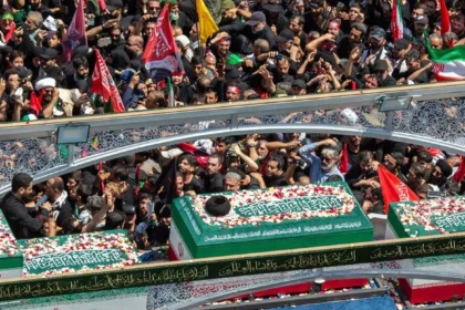 Prosesi pemakaman pemimpin tertinggi Ira, Ayatollah Ali Khamenei.