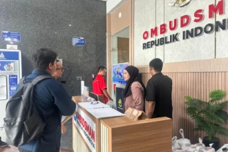 Perwakilan ICW memasukan laporan pelanggaran administrasi pimpinan BGN ke Ombudsman RI.