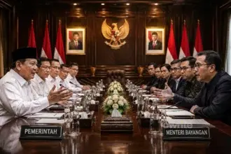 Ilustrasi pemerintah resmi dengan kabinet bayangan.