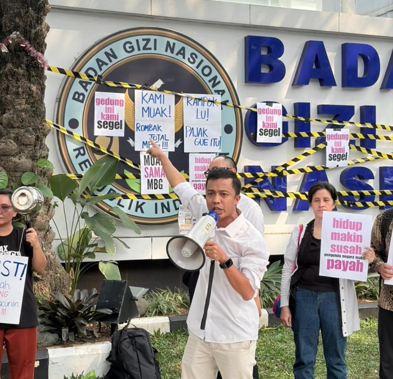 Akademisi UGM, Media Wahyudi Aksara.