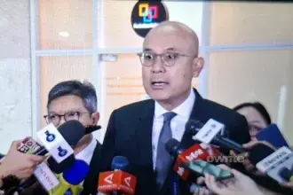 Wakil Menteri Luar Negeri Arrmanatha Nasir di Kompleks Parlemen, Senayan, Jakarta, 16 Juli 2026.