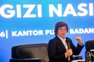 Wakil Kepala Badan Gizi Nasional (BGN) Agustina Arumsari memberikan keterangan pers soal Penyesuaian Operasional SPPG Musim Libur Sekolah di Kantor Pusat BGN, Jakarta, Kamis (18/6/2026).