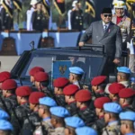 Presiden Prabowo Subianto (kiri) didampingi Kapolri Jenderal Pol Listyo Sigit Prabowo (kanan) menginspeksi pasukan pada upacara HUT Ke-80 Bhayangkara di Pusat Latihan Brimob Polri, Cikeas, Bogor, Jawa Barat, Rabu (1/7/2026).