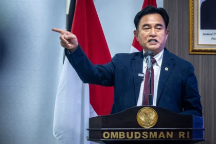 Menteri Koordinator Bidang Hukum, Hak Asasi Manusia, Imigrasi dan Pemasyarakatan, Yusril Ihza Mahendra memberikan pandangan dan pendapat dalam peringatan Hari Pelayanan Publik Internasional 2026 di Kantor Ombudsman, Jakarta, Selasa (23/6/2026).
