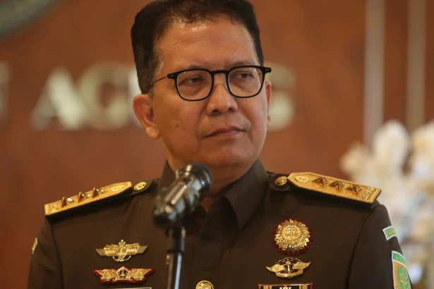 Jaksa Agung Muda Tindak Pidana Khusus (Jampidsus) Kuntadi memberikan sambutan usai dilantik Jaksa Agung ST Burhanuddin di Kantor Kejaksaan Agung, Jakarta, Jumat (24/7/2026).