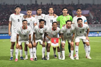 Pesepak bola Timnas Indonesia berfoto bersama sebelum laga melawan Timnas Kamboja pada pertandingan Grup A ASEAN Championship atau Piala AFF 2026 di Stadion Gelora Pakansari, Kabupaten Bogor, Jawa Barat