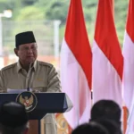 Presiden Prabowo Subianto memberi sambutan saat meresmikan Bendungan Meninting di Desa Bukit Tinggi, Kecamatan Gunungsari, Lombok Barat, NTB