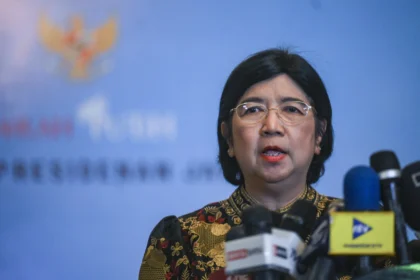 Pejabat Gubernur Sementara Bank Indonesia (BI) Destry Damayanti memberikan keterangan pers usai mengikuti rapat Komite Stabilitas Sistem Keuangan (KSSK) dengan Presiden Prabowo Subianto di Kompleks Istana Kepresidenan, Jakarta, Senin (27/7/2026). (Sumber: Antara Foto/Hafidz Mubarak A/tom)