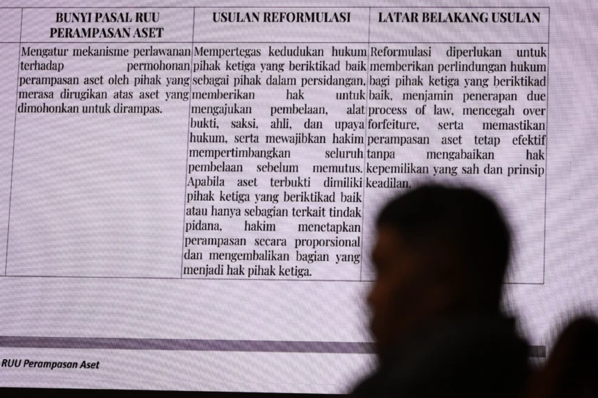 Siluet anggota Komisi III DPR Abdullah saat mengikuti Rapat Dengar Pendapat Umum (RDPU) dengan Perkumpulan Advokat Indonesia-Suara Advokat Indonesia (Peradi SAI) di Kompleks Parlemen, Senayan, Jakarta, Senin (13/7/2026).