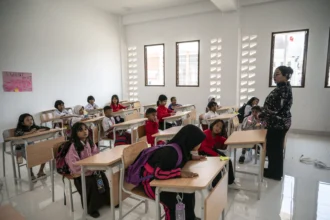 Sejumlah siswa mengikuti kegiatan belajar mengajar di Sekolah Rakyat Terintegrasi 1 Kota Semarang, Jawa Tengah, Selasa (21/7/2026).