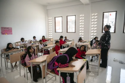 Sejumlah siswa mengikuti kegiatan belajar mengajar di Sekolah Rakyat Terintegrasi 1 Kota Semarang, Jawa Tengah, Selasa (21/7/2026).