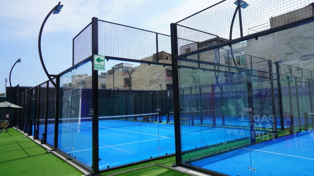 Lapangan Padel. (Sumber: Unsplash/Bruno Vaccaro Vercellino)