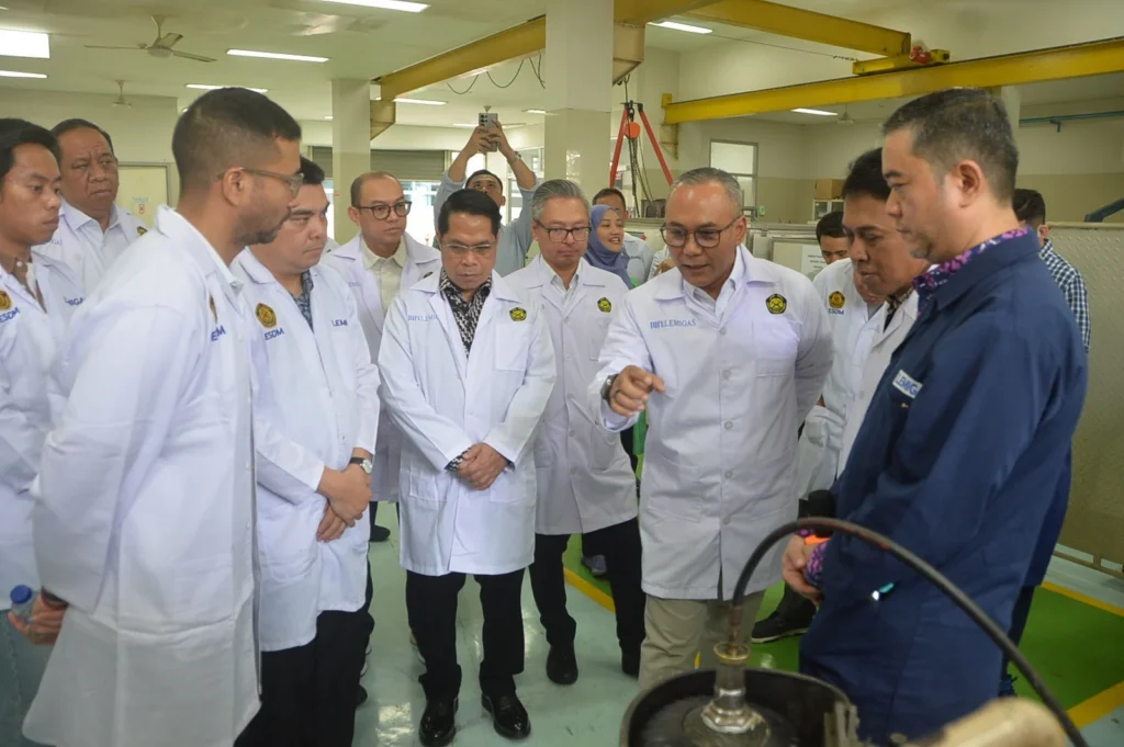 Kementerian ESDM Uji Tabung Gas CNG 3 Kg. (Sumber: Lemigas)