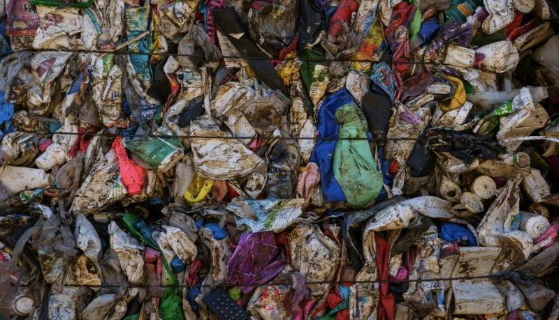 Ilustrasi limbah tekstil akibat fast fashion (unsplash engin akyurt)