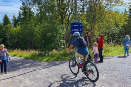 Anak anak di Norwegia yang gemar menghabiskan waktu di alam, di Hutan Oslo