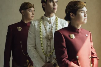 Al El Dul mengenakan beskap di pernikahan El Rumi