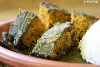 Pepes Ikan Berbalut Daun Talas