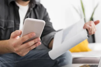 Ilustrasi menggunakan WhatsApp