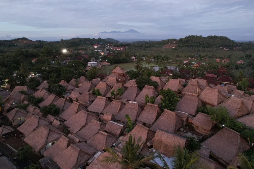 Kampung Adat Sade, Desa Rambitan