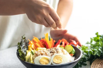Ilustrasi makanan clean aeating. (Sumber: magnific.com)