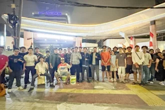 Mahasiswa Universitas Trisakti menggelar aksi bertajuk “Seni Melawan, Suara Tak Terpadamkan” di depan Kampus A Trisakti, tepat di bawah Flyover Grogol, Jakarta.
