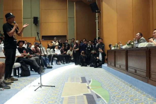 Pimpinan DPR saat audiensi dengan Aliansi Masyarakat Pati Bersatu (AMPB) terkait RUU Perampasan Aset.