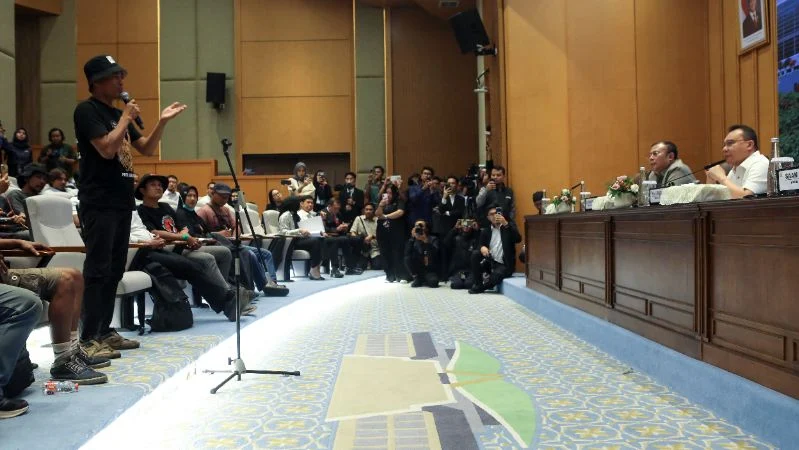 Pimpinan DPR saat audiensi dengan Aliansi Masyarakat Pati Bersatu (AMPB) terkait RUU Perampasan Aset.
