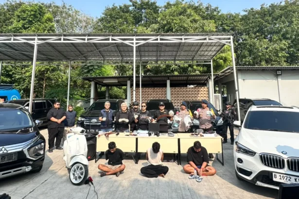 BNN meringkus gembong narkoba Kampung Bahari MR alias Bos Gendut dan dua loyalis.
