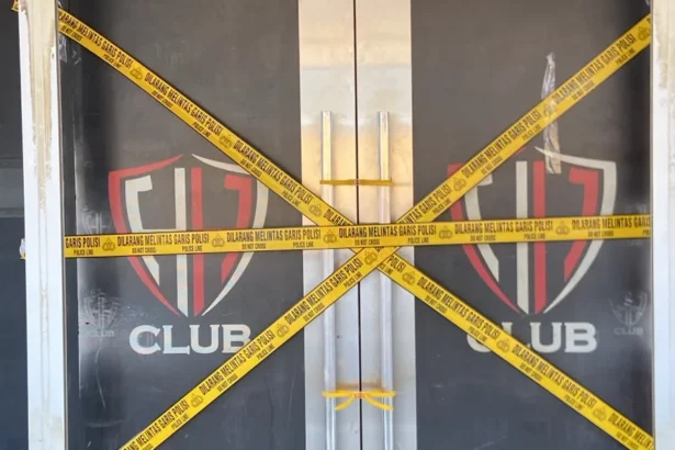Bareskrim Polri menyegel THM HH Club Planet 3.0 Pub dan KTV di Batam, yang diduga terlibat kasus narkoba.