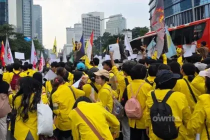 Massa mahasiswa ingin unjuk rasa menuju Bundaran HI, Jakarta.