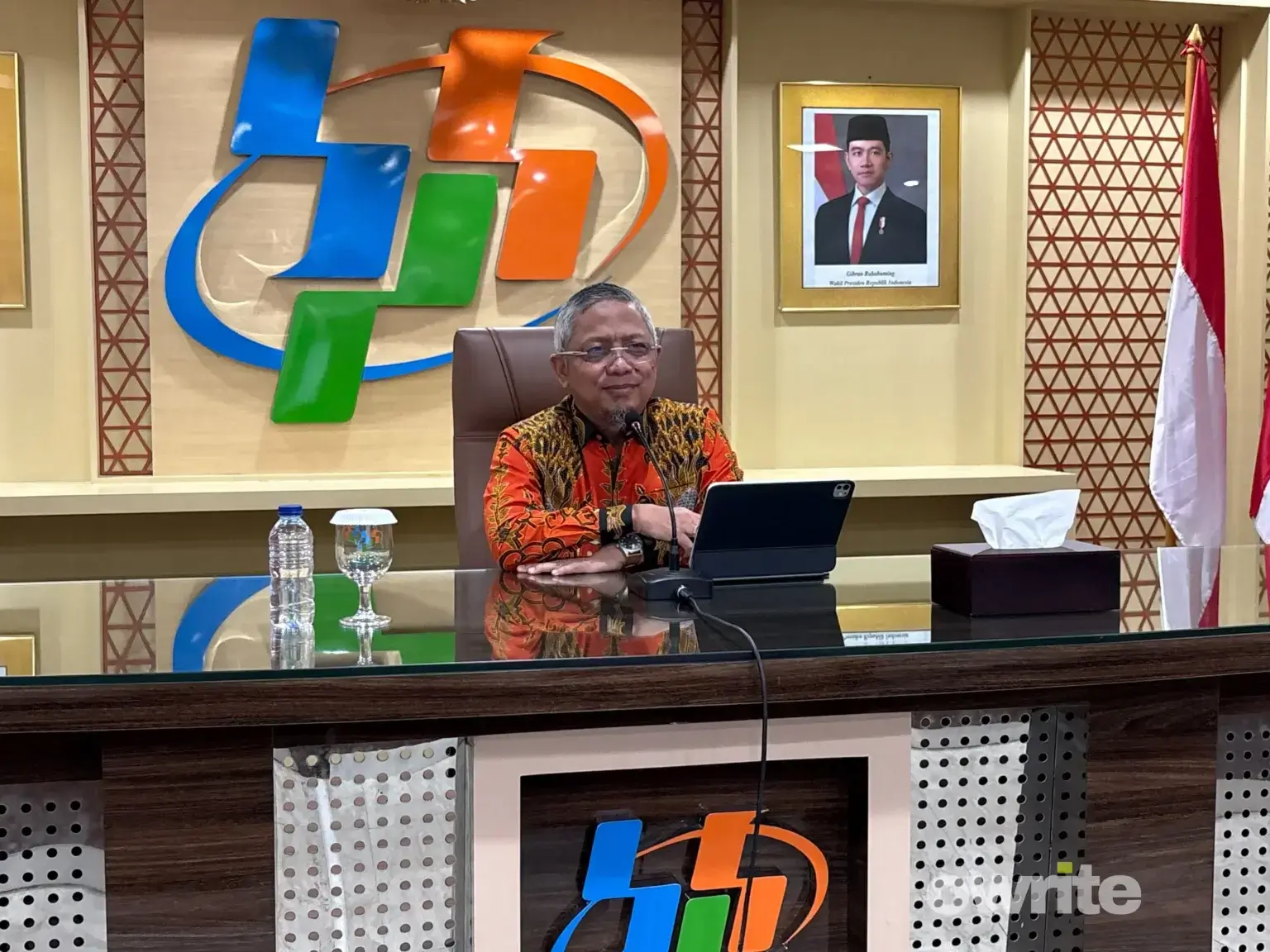 Deputi Bidang Neraca dan Analisis Statistik M. Edy Mahmud dalam konferensi pers di kantornya, 5 Agustus 2026.