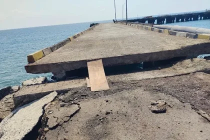 Sarana dermaga di NTT rusak pasca gempa.